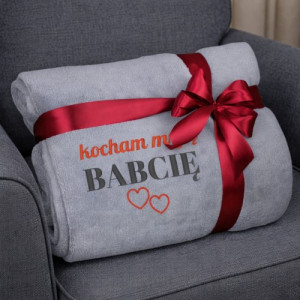 Koc dla Babci 160x200 szary z haftem – miękki koc z mikrofibry na prezent