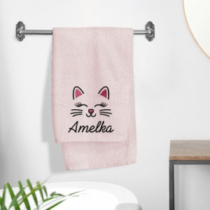 Personalizowany ręcznik kąpielowy dla dziewczynki 70x140 cm z haftem kotka – różowy, 100% bawełna