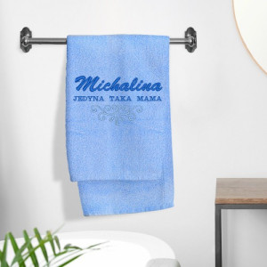 Ręcznik kąpielowy dla mamy 70x140 cm niebieski z haftem personalizowanym - Mama Jedyna Taka