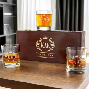 Szklanki do whisky z grawerem w drewnianej skrzynce – personalizowany zestaw Whisky z colą