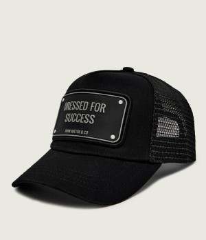 John Hatter Bejsbolówka DRESSED FOR SUCCESS