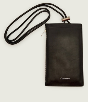 Calvin Klein Skórzana torebka na telefon 8"