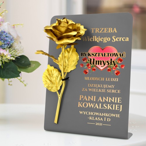 Złota róża na postumencie z dedykacją dla nauczyciela - Wielkie serce