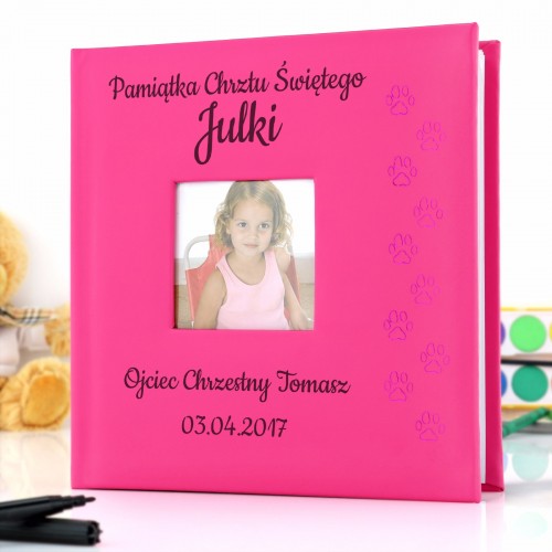 Różowy album na zdjęcia z grawerem na prezent dla dziewczynki