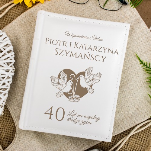 Album na zdjęcia z grawerem na rocznicę ślubu - Gołębie