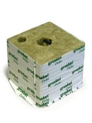 Grodan Delta kostka z wełny mineralnej 10x10x6,5cm z otworem 27mm