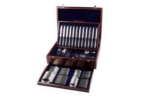 Zestaw srebrnych sztućców obiadowych w drewnianej kasecie - 81 szt.