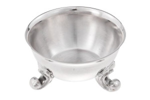 Posrebrzana solniczka na ozdobnych nóżkach