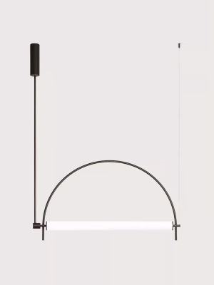 Schwarze bogenförmige Pendelleuchte Aromas ARC