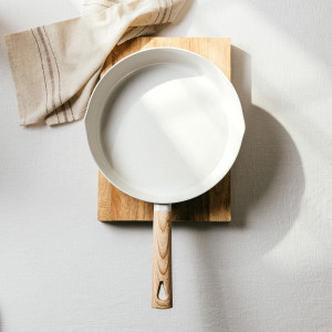 Patelnia LOREBURN z powłoką ceramiczną śmietankowa 28 cm