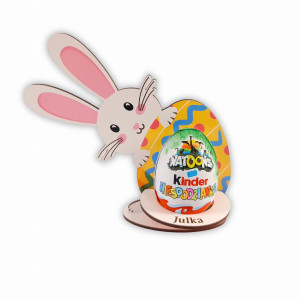 Zając wielkanocny na jajko Kinder niespodziankę dla dzieci przedszkola szkoły