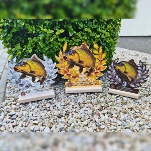 Zestaw dużych personalizowanych statuetek wędkarskich