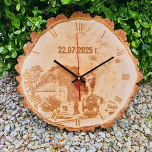 Zegar na plastrze brzozy z grawerem zdjęcia