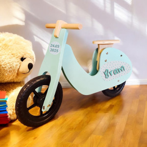 Loopfiets met naam drops | houten loopfiets | loopfiets 2 jaar