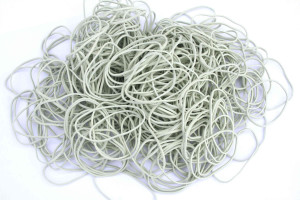 Gumki recepturki 40x1,5 mm białe 1KG