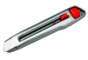 Nóż Do Tapet Corona C9109 18mm Aluminium