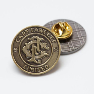 Captain Fawcett przypinka Antique Brass Badge