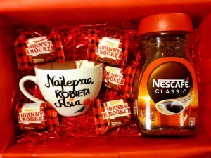 Prezent na dzień kobiet filiżanka z Twoim napisem + kawa