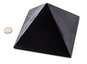 Szungit - Piramida polerowana 10cm