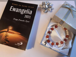 Zestaw prezentowy Bransoletka różaniec i książka
