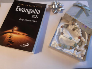 Zestaw prezentowy Książka Ewangelia + różaniec