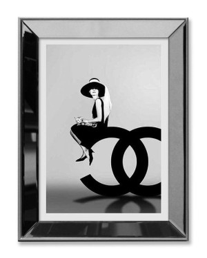 Obraz w lustrzanej ramie czarno biały nowoczesny Chanel 31x41cm