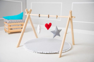 Baby Gym Stojak Edukacyjny Szary Z Czerwonym Z Matą