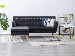 Szara pikowana sofa z leżanką na drewnianych nóżkach