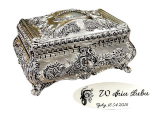Szkatułka z dedykacją na biżuterię w barokowym stylu posrebrzana