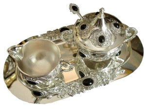 Cukiernica z mlecznikiem na tacy platerowane srebrem grawerunek