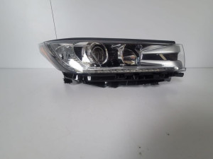 Toyota Highlander 2018 Lampa przednia R - 4414
