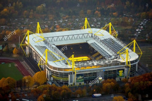 Fototapeta piłka nożna Borussia Dortmund II - 2,6 x 2 m - lateksowa