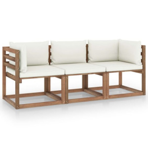 Ogrodowa sofa 3-os. z palet, z kremowymi poduszkami, sosna