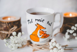 Kubek ręcznie malowany lisy tul mnie tul prezent