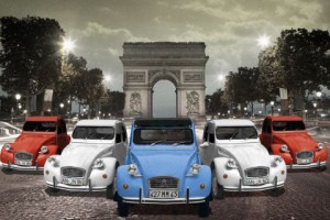 Paryż Łuk Triumfalny Stare Citroeny - plakat 91,5x61 cm