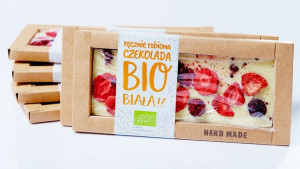 Czekolada biała z truskawkami i jeżynami BIO 53 g Cukiernia Staropolska