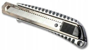 STALCO Nóż metalowy z ostrzem łamanym 18mm S-17541