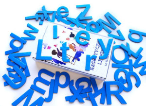 Magnesy na lodówkę magnes puzzle literki NIEBIESKIE 80 el.