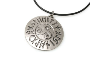 AMULET TALIZMAN Z RUNAMI rzemyk kauczukowy