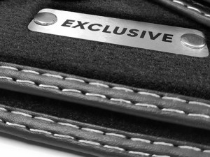RENAULT ZOE 2019- Dywaniki welurowe Premium+ logo