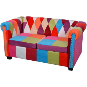 Dwuosobowa, materiałowa sofa Chesterfield