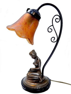 Lampa, lampka nocna z figurką nagiej kobiety secesja grawer