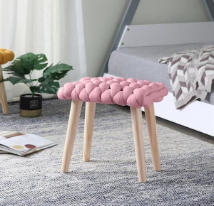 Różowy tapiecerowany stołek, drewniany taboret