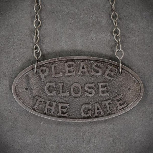 Etykieta dekoracyjna żeliwna PLEASE CLOSE THE GATE