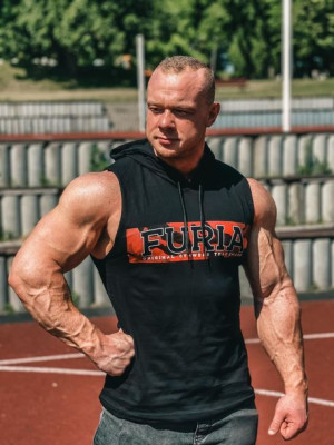 Tank top Furia Trademark z kapturem rozm.L