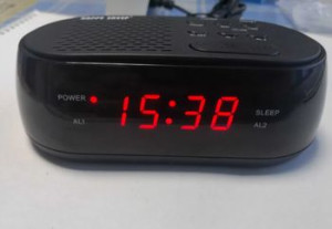 M4 CR-370 / Radiobudzik budzik zegar zegarek z cyfrowym radiem fm