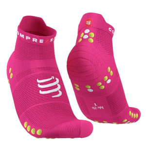 COMPRESSPORT Skarpetki do biegania krótkie ProRacing Socks V4 różowe