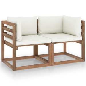 Ogrodowa sofa 2-os. z palet, z kremowymi poduszkami, sosna
