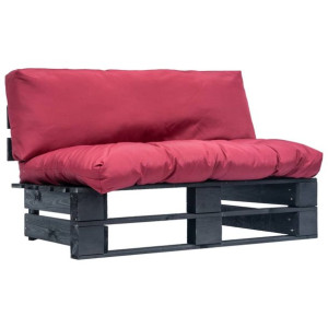 Sofa ogrodowa z palet z czerwonymi poduszkami, sosna