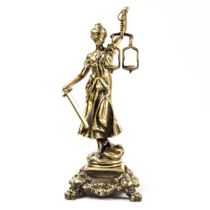 Statuetka TEMIDA na zdobionym cokole Mosiądz
